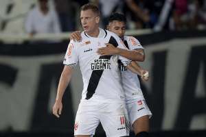 Em final de contrato, Andrés Rios pode trocar o Vasco pelo Botafogo