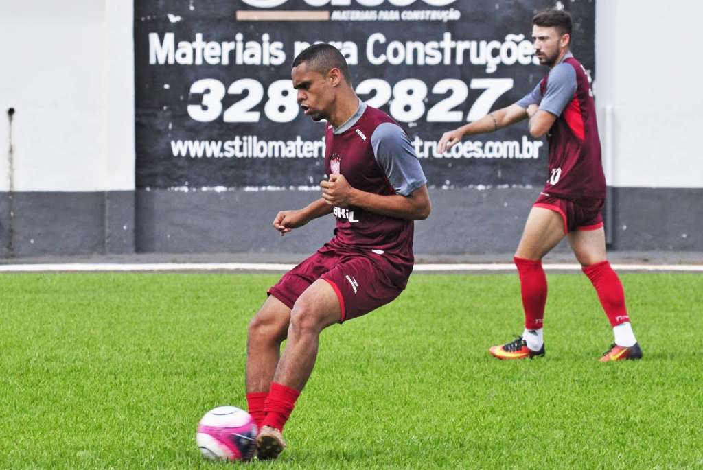 Renan, ex-Madureira, é o novo reforço do Noroeste (Foto: Bruno Freitas/Noroeste)