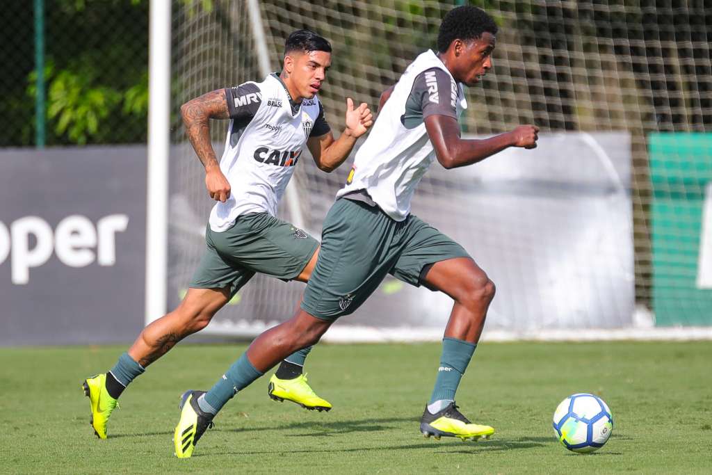 Denílson comemora vaga conquistada pelo Atlético-MG na Libertadores e bom campeonato do clube na Série A