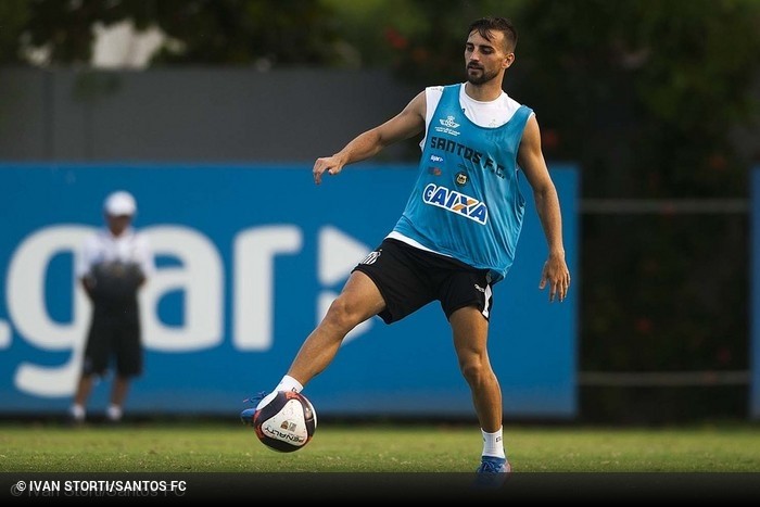 Por Felippe Cardoso, Ponte pode contratar Longuine, artilheiro do Guarani na Série B
