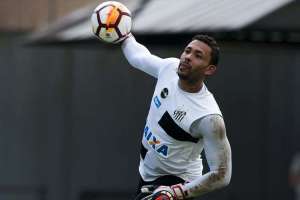 Sem precisar operar, Vladimir deve participar da pré-temporada completa do Santos