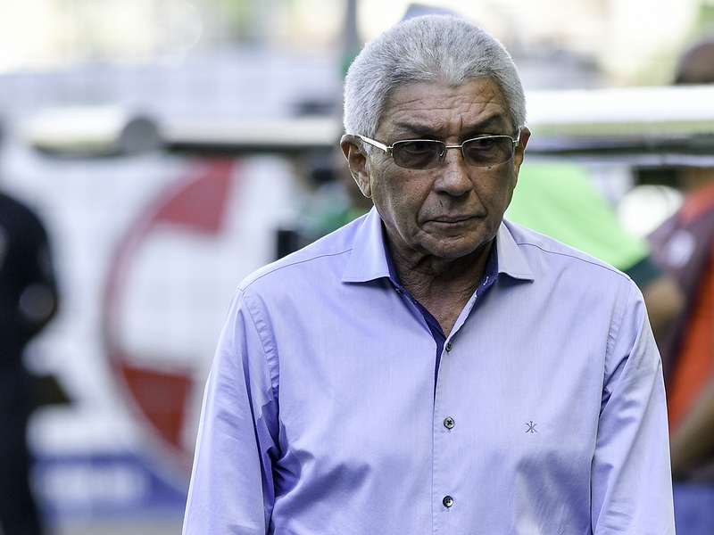 Mineiro: Após queda, América-MG renova contrato do técnico Givanildo Oliveira