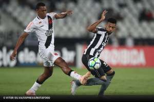 Palmeiras e Botafogo estudam troca de atacante por volante