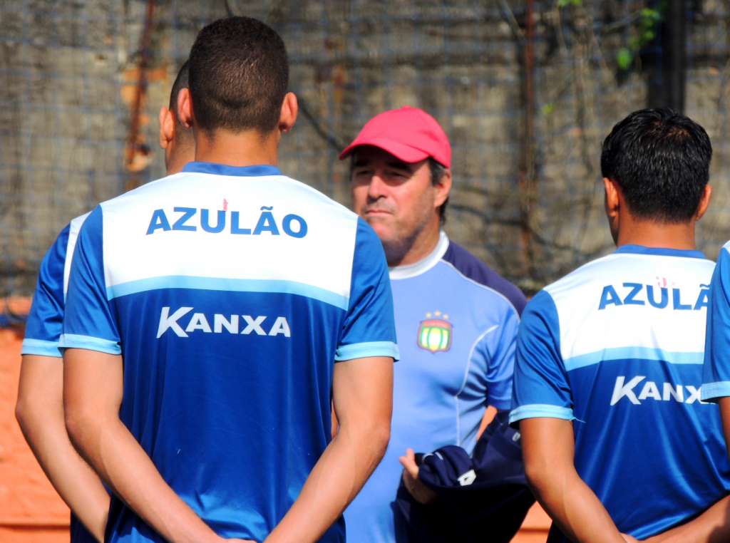 Técnico do Azulão, Pintado destacou importância de período que antecede os trabalhos com bola (Foto: Fabrício Cortinove)
