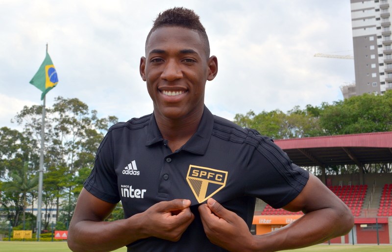 São Paulo anuncia contratação do lateral-esquerdo Léo junto ao Fluminense