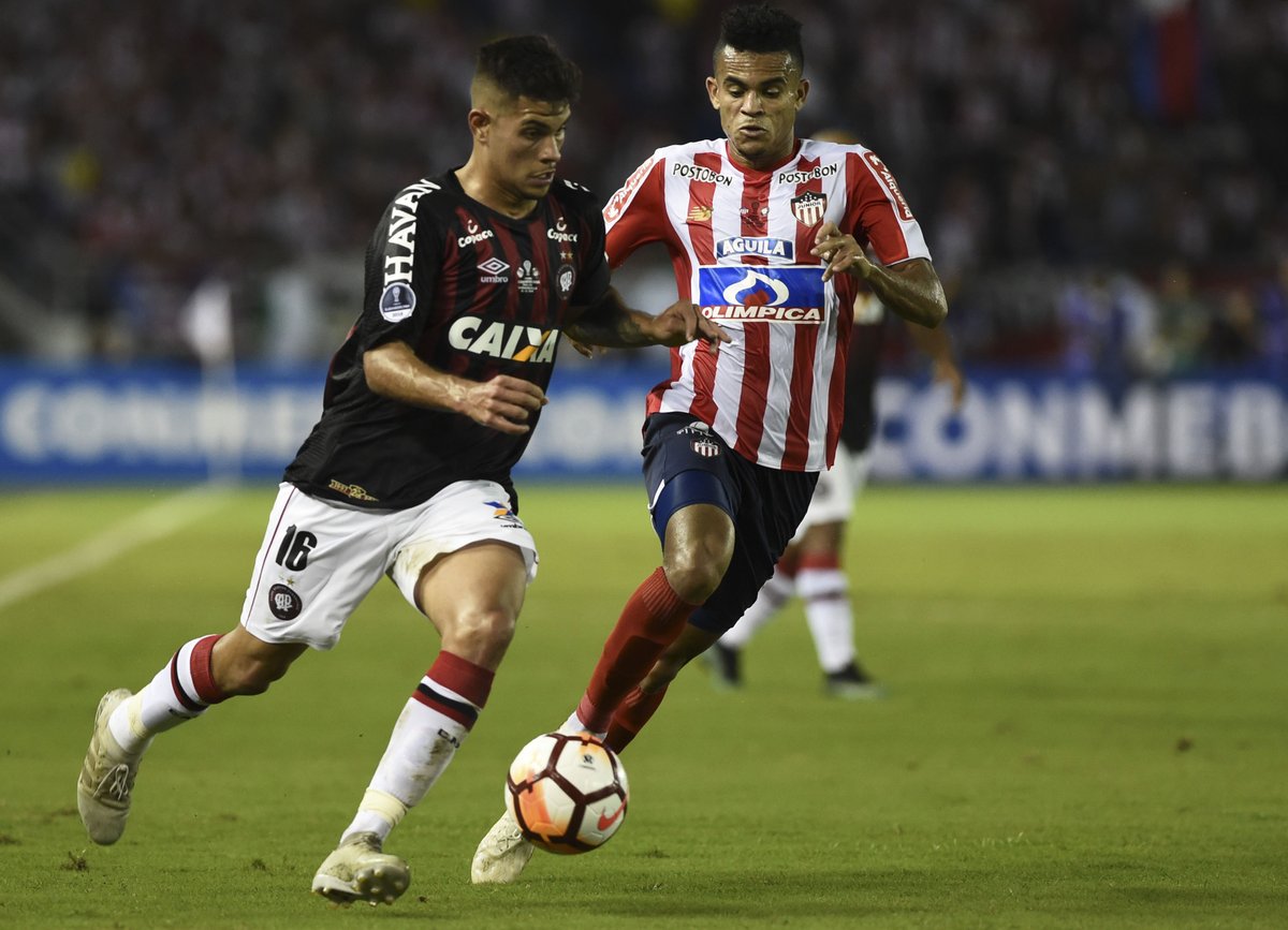 Jogadores do Atlético-PR deixam Barranquilla confiantes após empate contra Junior