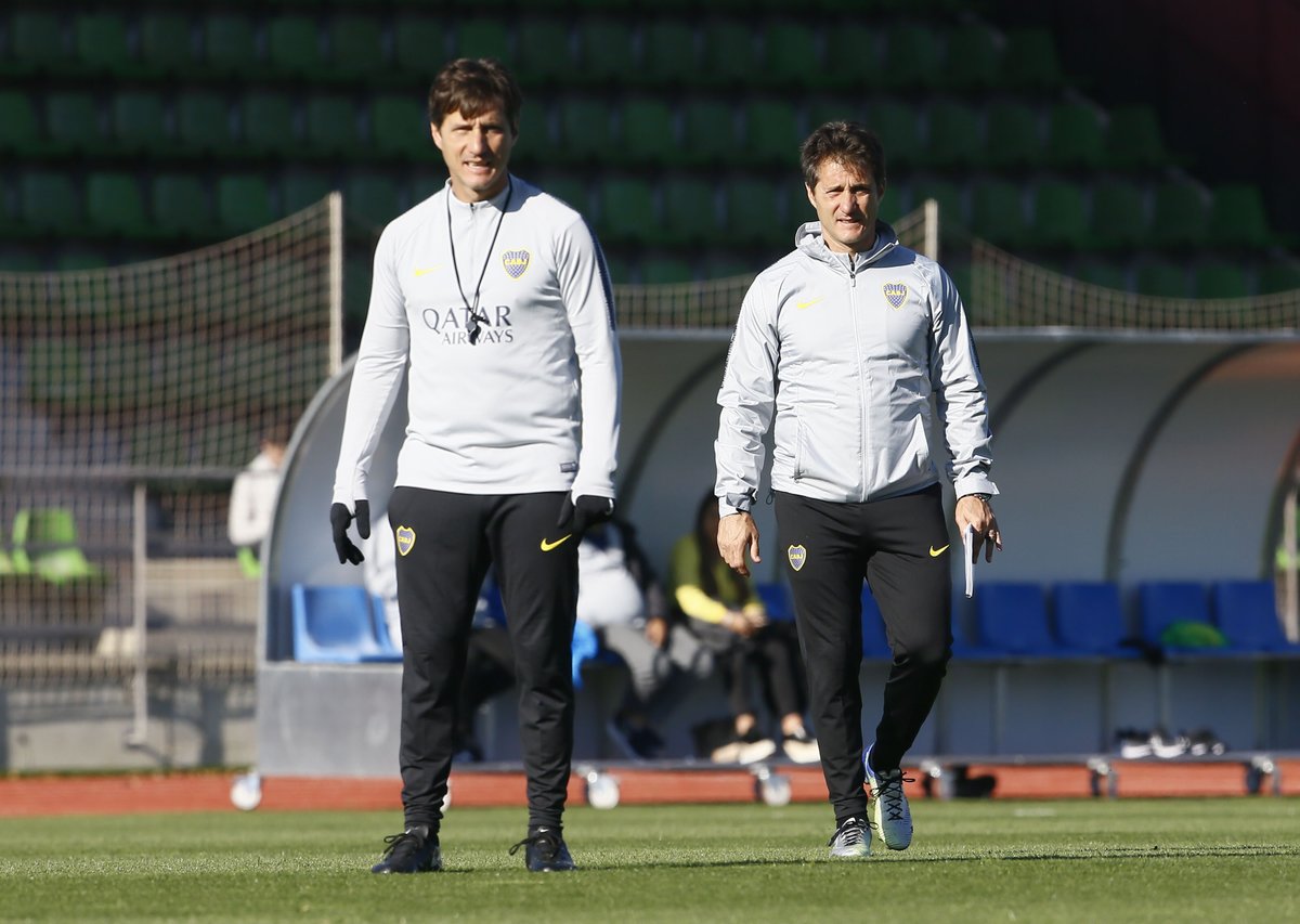 Schelotto faz testes no ataque do Boca Juniors em 1º treino na Espanha