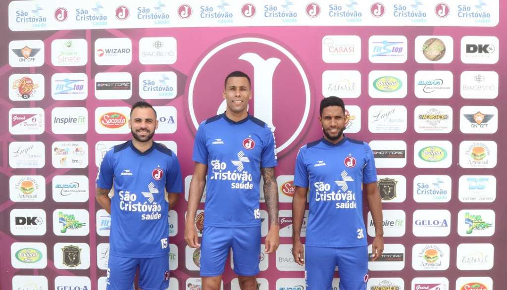 Gabriel, Lucas e Romarinho (Foto: Marcelo Germano/ C A Juventus)