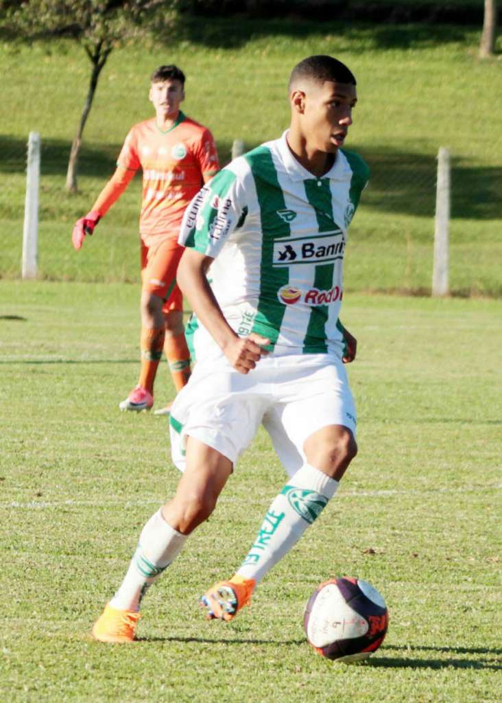 João Pedro pode parar no futebol holandês