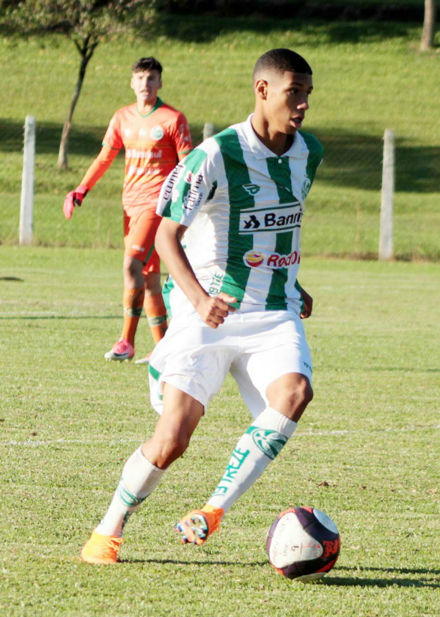 Time holandês tenta tirar revelação de 15 anos do Juventude
