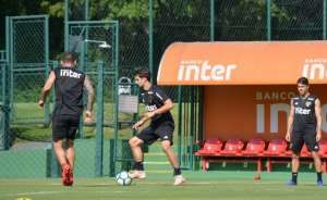 Sem clima no São Paulo, zagueiro entra na mira de rival do Brasileirão