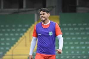 Sem acordo, zagueiro deixa Guarani e pode acertar com Coritiba