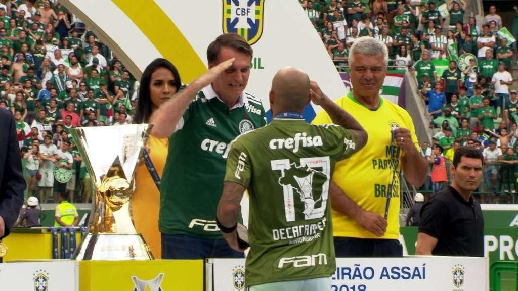 Bolsonaro participou da festa de decacampeão do Palmeiras