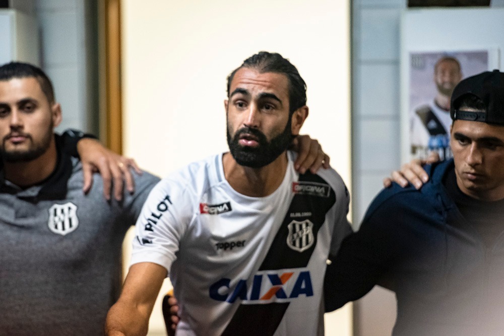 Paulistão: Ponte Preta renova com titular absoluto e mira lateral que estava no Botafogo