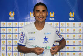 Carioca: Cabofriense acerta retorno de meia naturalizado mexicano