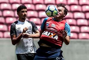 Após passar por cirurgia no coração, ex-técnico do Santos recebe alta