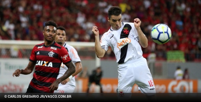 Vasco ‘devolve’ lateral do Guarani e dispensa mais três jogadores