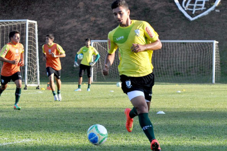 Meia bicampeão brasileiro da Série B é o novo reforço do Botafogo-SP