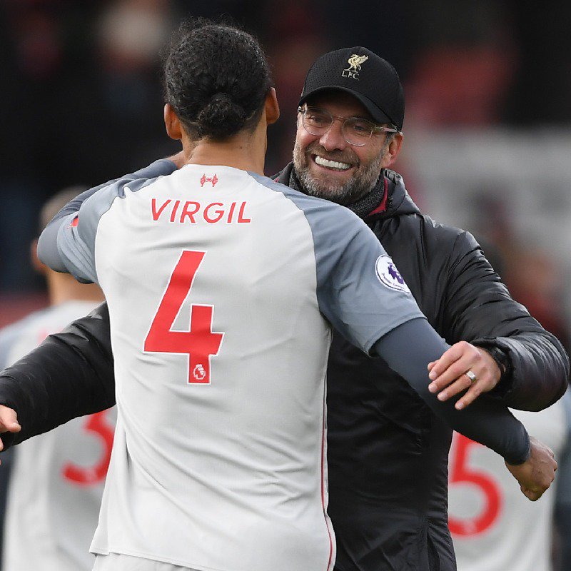 INGLÊS: Liverpool goleia com três de Salah e pressiona Manchester City