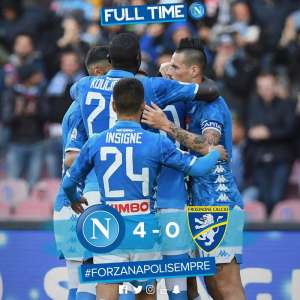 ITALIANO: Napoli goleia vice-lanterna e volta a ficar a oito pontos da líder Juventus