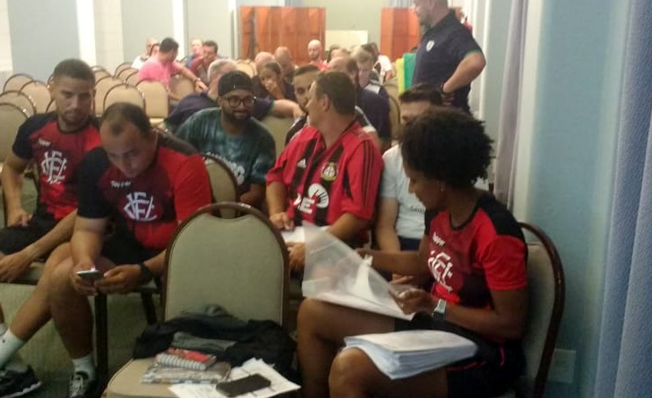 Dirigentes de 24 clubes, sendo 16 femininos e oito masculinos, participaram do Conselho Técnico da Liga de Desenvolvimento de categorias de base, uma competição da Conmebol. - Divulgação