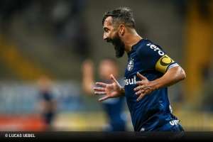 Fluminense e Vasco brigam para tentar contratar 'maestro' do Grêmio