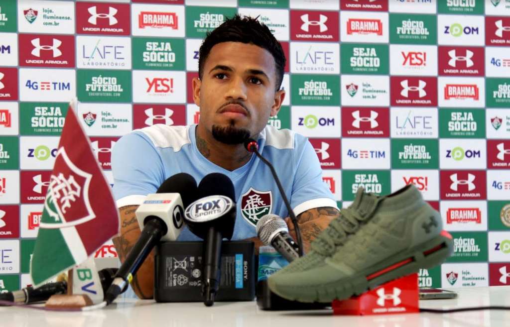 Léo fala sobre ano que teve no Fluminense e espera definir futuro em breve. Foto: Lucas Merçon / Divulgação / Fluminense