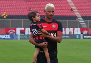 Aderllan destaca ano no São Paulo e Vitória e espera Valência para definir futuro