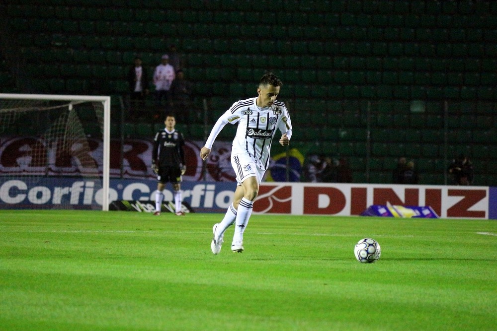 Catarinense: Figueirense se acerta com Santos e lateral permanece em 2019