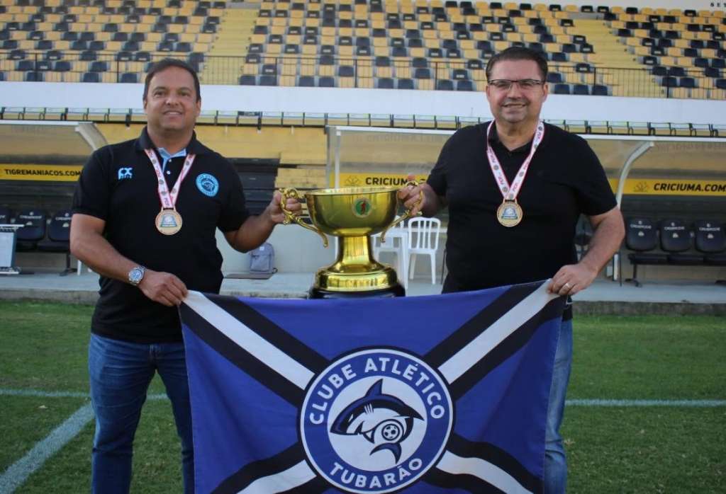 Gerente de futebol Julio Rondinelli e diretor Junior Chavare.