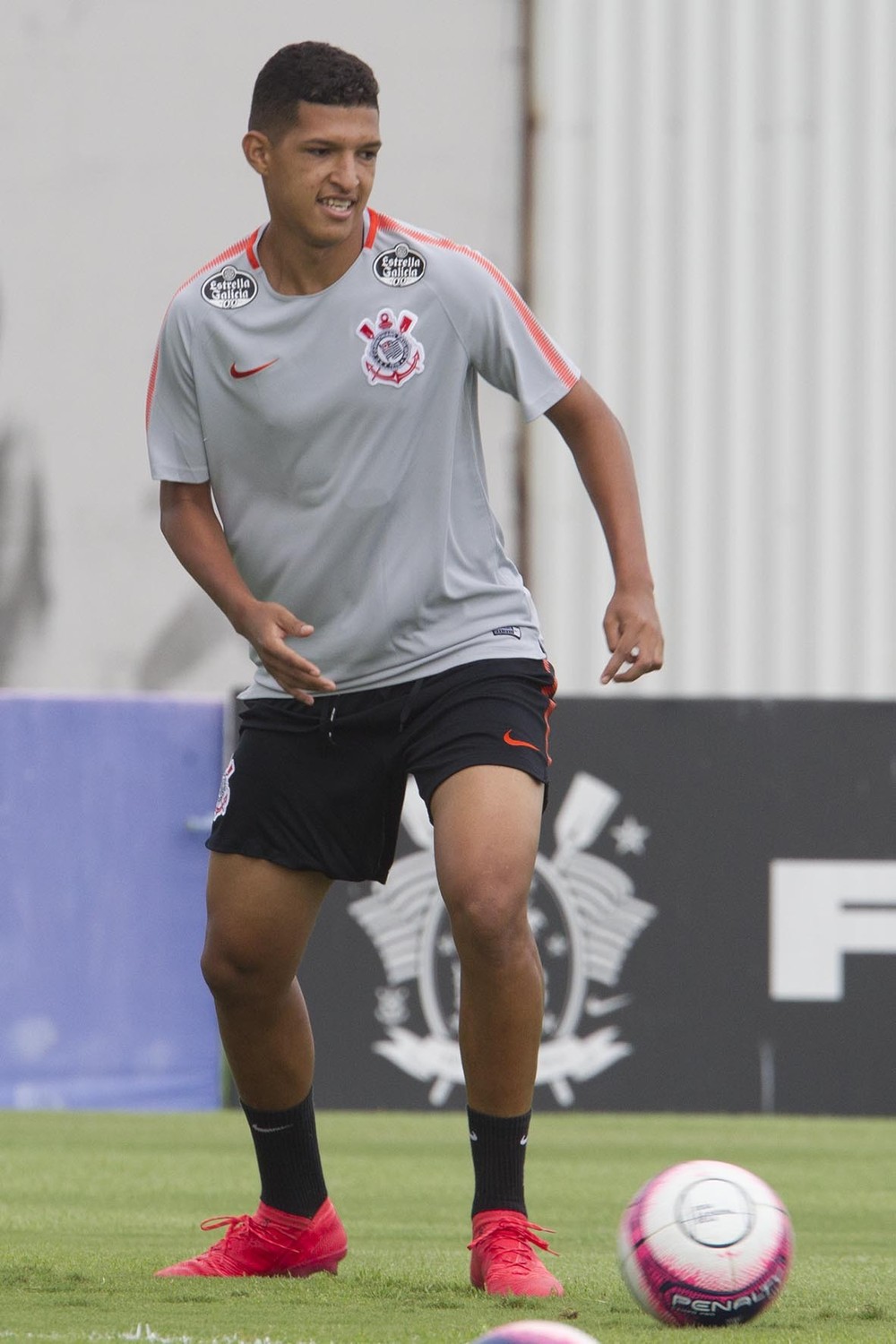 Ceará acerta o empréstimo de Matheus Matias, atacante do Corinthians