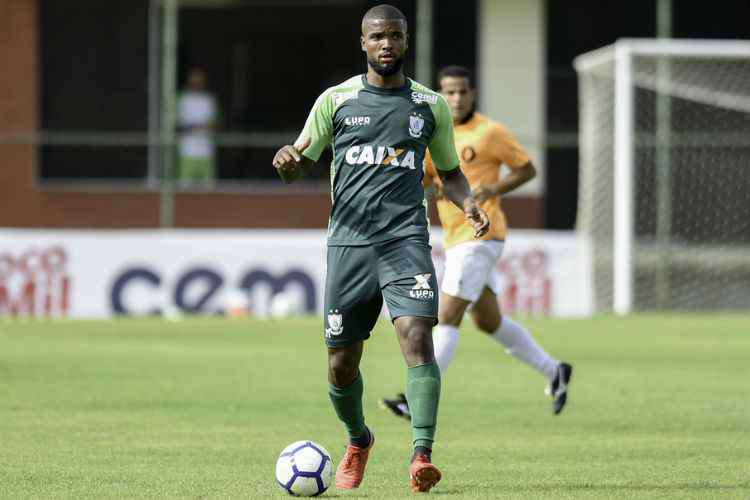 Mineiro: Zagueiro rebaixado no Brasileirão interessa ao Atlético-MG