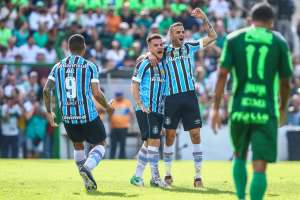 Corinthians faz investida para contratar Ramiro, meia do Grêmio