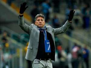 Após desmoralizar CBF, Renato Gaúcho pode ser impedido de comandar o Grêmio
