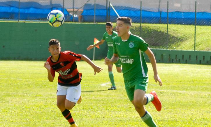 Jogadores de Flamengo, de Guarulhos-SP e Guarani-SP fizeram grande jogo no Nipoon Country Club, em Arujá-SP, pela Liga de Desenvolvimento da Conmebol. - Israel Oliveira e Luciano