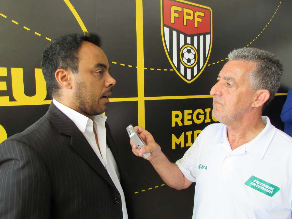 Presidente da Portuguesa prestigia evento e elogia administração da FPF (Foto: Muller Merlotto Silva)