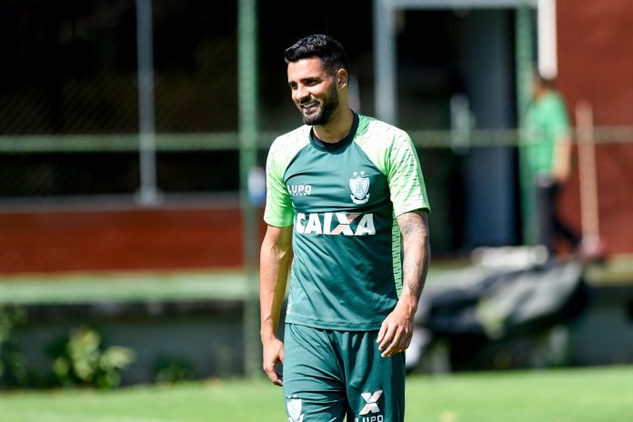 Ponte Preta se aproxima de acerto com lateral-esquerdo do América-MG