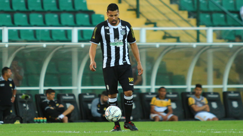 André Santos encaminha renovação de contrato com o Figueirense