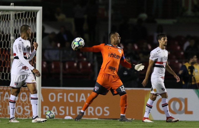 Goiás pode contratar Sidão e Edimar, jogadores sem espaço no São Paulo