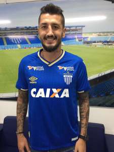 Avaí renova com o zagueiro Marquinhos Silva; Kozlinski se despede da torcida