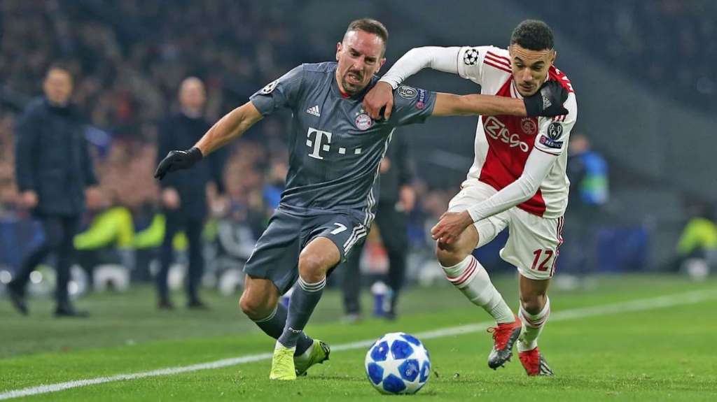 O Bayern de Munique terminou na liderança da chave com o empate na Holanda