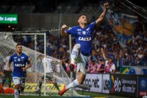 Dirigente do Cruzeiro revela propostas do Corinthians por Thiago Neves e Sassá