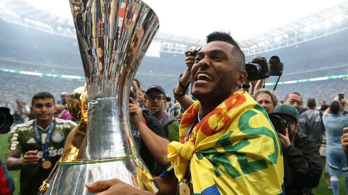 Palmeiras analisa oferta de patrocínio da Black Star antes de renovar com Crefisa