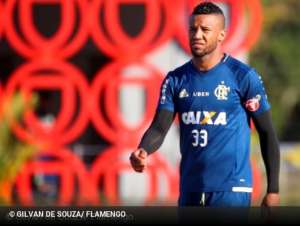 Ativo no mercado, Goiás pode contratar zagueiro Rafael Vaz do Flamengo