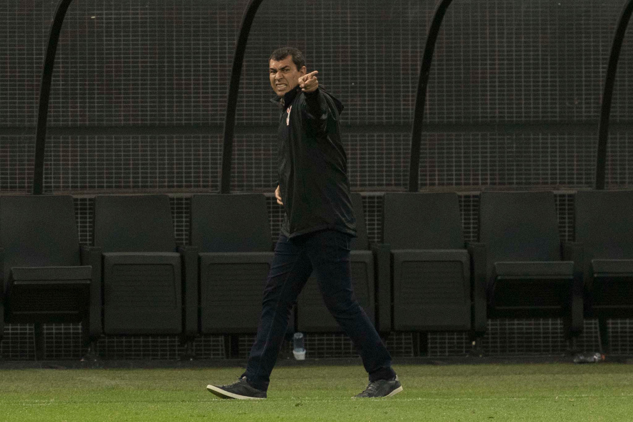 Carille se despede do Al-Wehda e tem volta antecipada ao Corinthians