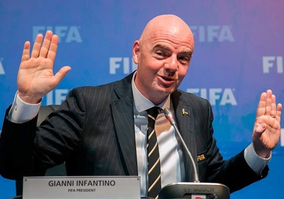 Infantino diz que tensões políticas não devem impedir jogos da Copa fora do Catar