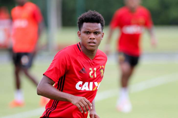 Sem entrar em campo, volante Rithely deve ter empréstimo renovado do Sport com o Inter