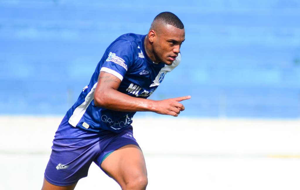 Artilheiro do Taubaté na Copa Paulista, centroavante Eduardo renova para a Série A2 (Foto: Bruno Castilho / EC Taubaté)