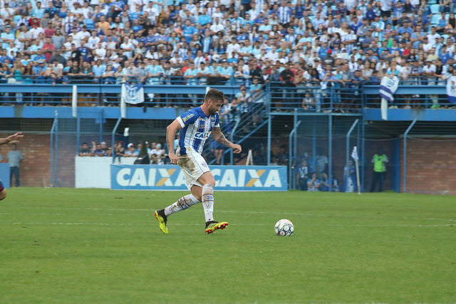 Catarinense: André Moritz destaca renovação no Avaí e comemora permanência