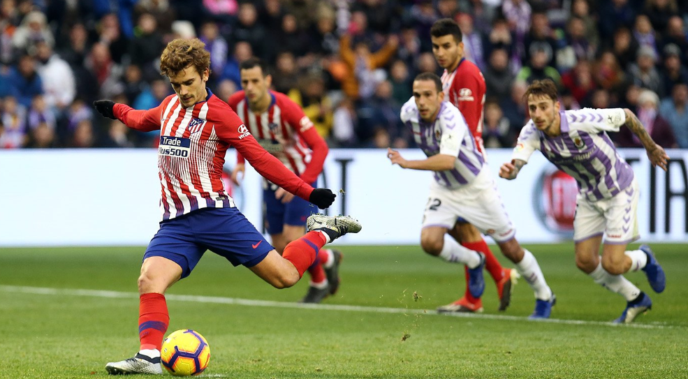 ESPANHOL: Griezmann faz dois, Atlético de Madrid bate Valladolid e alcança o Barça
